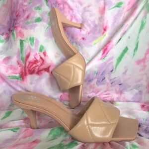 Brand New Vince Camuto Genuine Leather Alerti Nude Large Strap Heeled Sandals